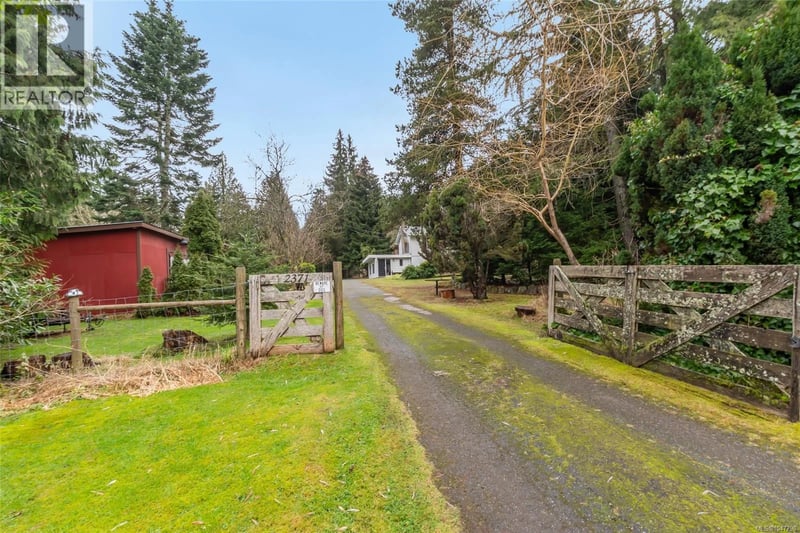 2371 Jingle Pot Road, Nanaimo, British Columbia, V9R6W2, Nanaimo, British Columbia — photo 1 of 5