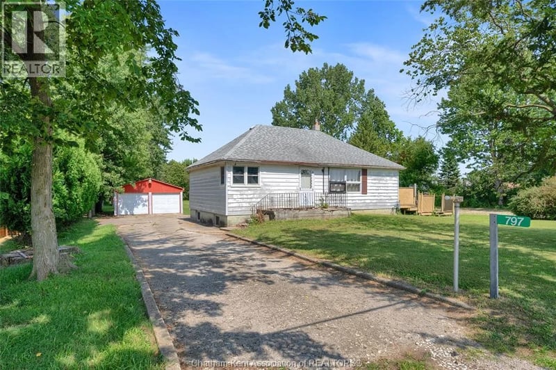 797 McNaughton Avenue East, Chatham-Kent, Ontario, N0P2L0, Chatham-Kent, Ontario — photo 1 of 5
