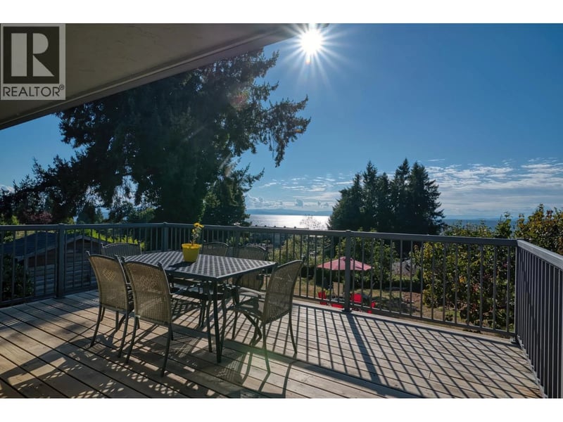 4735 LAUREL Avenue, Sechelt, British Columbia, V7Z0B4, Sechelt, British Columbia — photo 1 of 5