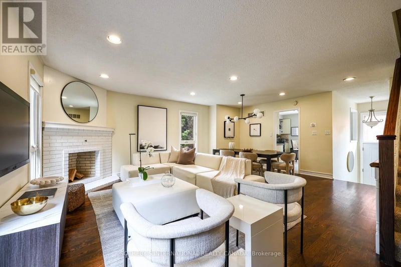 70 Sylvan Valley Way, Toronto (Bedford Park-Nortown), Ontario, M5M4M3, Toronto (Bedford Park-Nortown), Ontario — photo 1 of 5