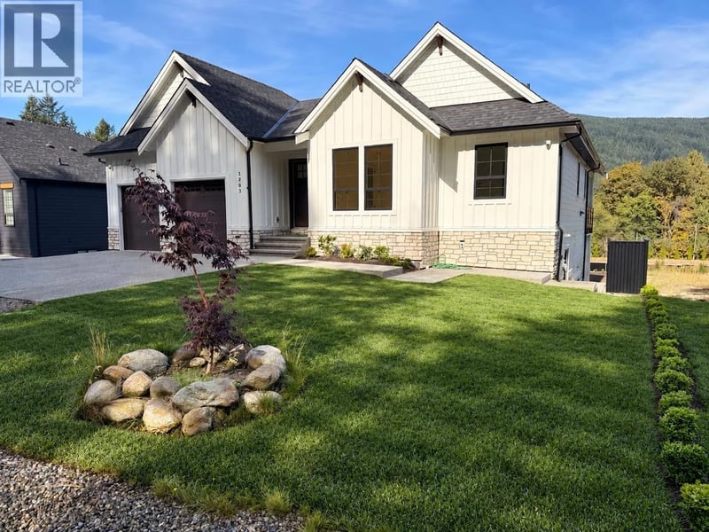1203 CASTLE Road, Gibsons, British Columbia, V0N1V5, Gibsons, British Columbia — photo 1 of 5