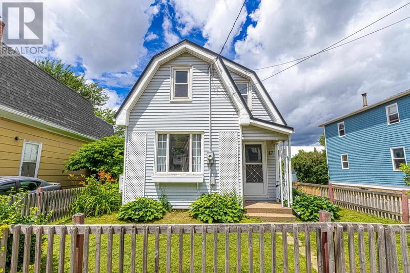47 DOUGLAS Street, Charlottetown, Prince Edward Island, C1A2J3, Charlottetown, Prince Edward Island — photo 1 of 5
