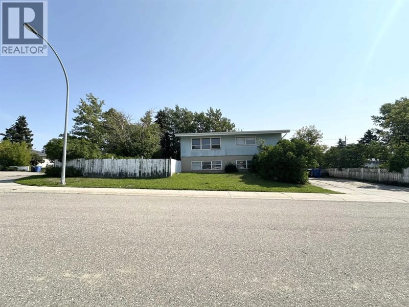 9319 98A Avenue, Fort St. John, British Columbia, V1J1R2, Fort St. John, British Columbia — photo 1 of 5
