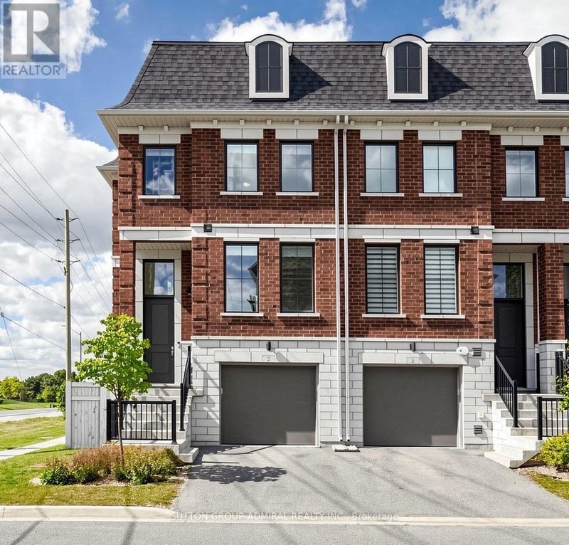 2 Seacoasts Circle, Vaughan (Maple), Ontario, L6A5B6, Vaughan (Maple), Ontario — photo 1 of 5