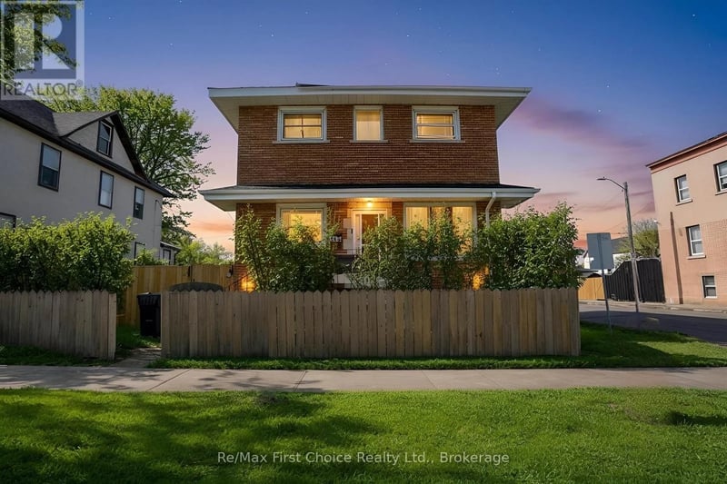 138 Rowand Street, Thunder Bay (East End), Ontario, P7C2P2, Thunder Bay (East End), Ontario — photo 1 of 5