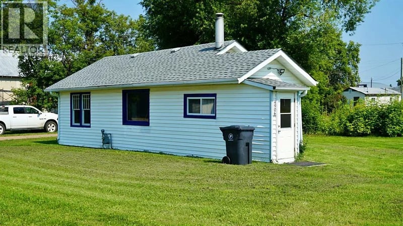 4906 49 Avenue, Dewberry, Alberta, T0B1G0, Dewberry, Alberta — photo 1 of 5