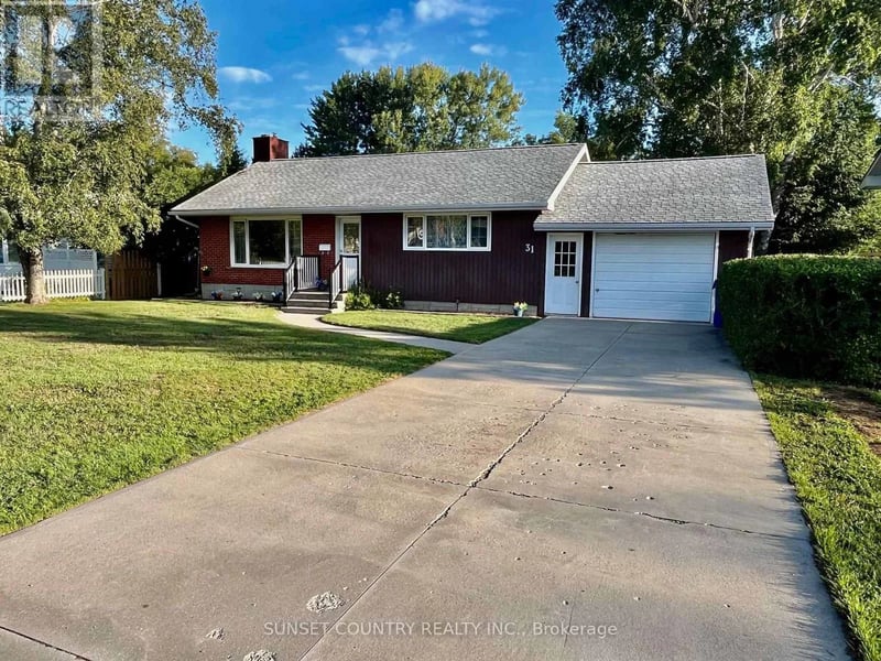 31 Ross Street, Dryden (Riverview), Ontario, P8N1T9, Dryden (Riverview), Ontario — photo 1 of 5