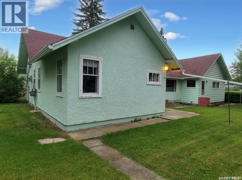 106 Railway AVENUE E, Neilburg, Saskatchewan, S0M2C0, Neilburg, Saskatchewan — photo 1 of 5