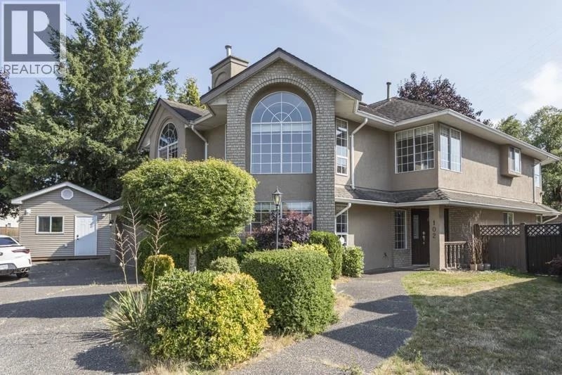 102 VISCOUNT Place, New Westminster, British Columbia, V3M6L4, New Westminster, British Columbia — photo 1 of 5