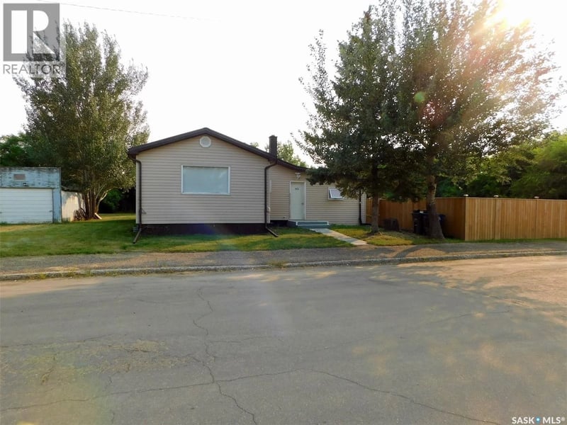 40 Edouard Beaupre STREET, Willow Bunch, Saskatchewan, S0H4K0, Willow Bunch, Saskatchewan — photo 1 of 5
