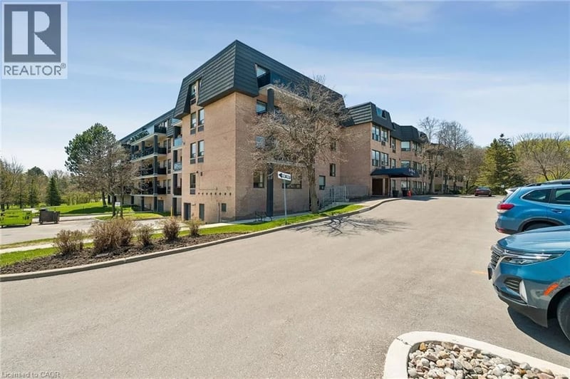 #327 155 MAIN Street North, Newmarket, Ontario, L3Y8C2, Newmarket, Ontario — photo 1 of 5