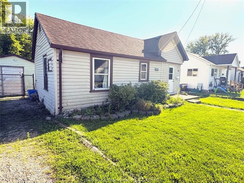 16 WILLS Street, Wallaceburg, Ontario, N8A1B2, Wallaceburg, Ontario — photo 1 of 5