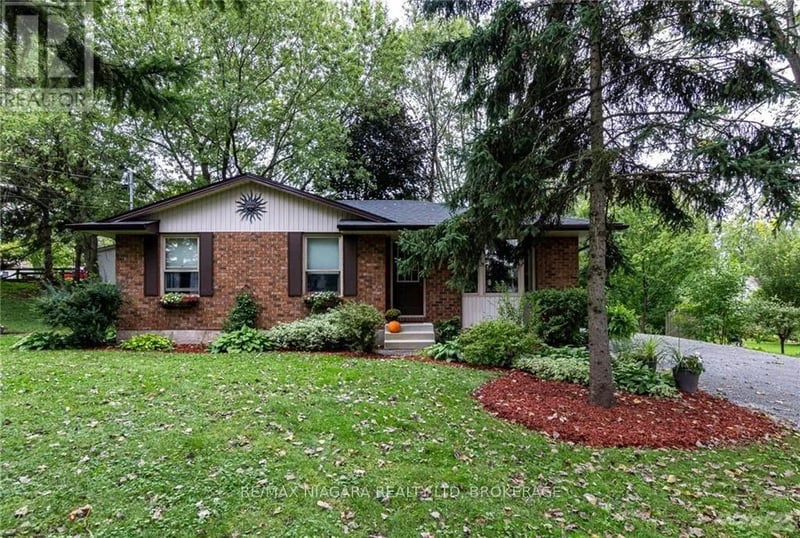 150 Elmwood Avenue, Fort Erie (Crystal Beach), Ontario, L0S1B0, Fort Erie (Crystal Beach), Ontario — photo 1 of 5