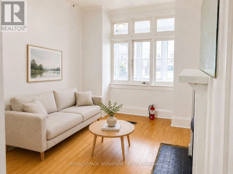 916 Woodbine Avenue, Toronto (Woodbine Corridor), Ontario, M4C4B7, Toronto (Woodbine Corridor), Ontario — photo 1 of 5