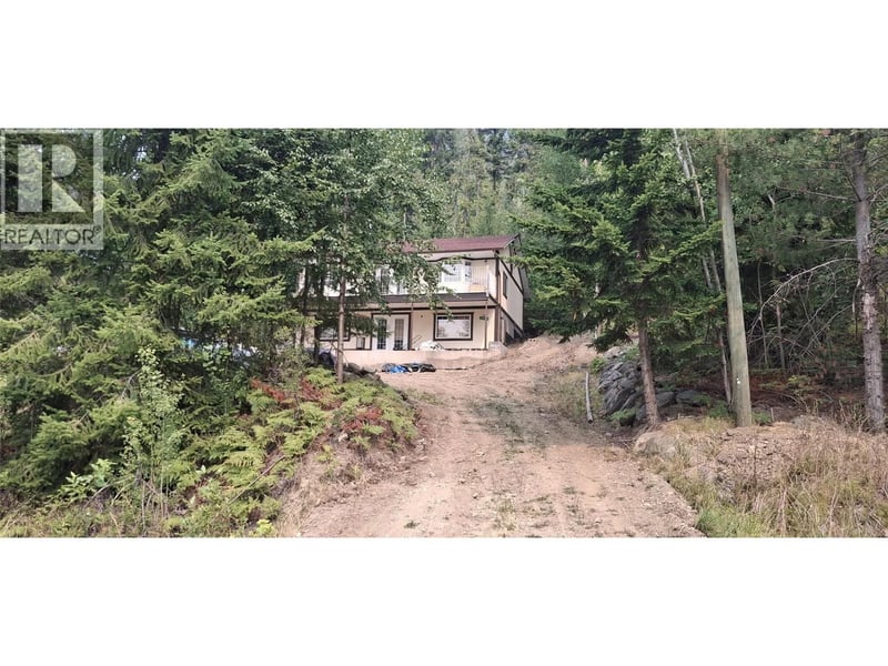 7475 Anglemont Way, Anglemont, British Columbia, V0E1M8, Anglemont, British Columbia — photo 1 of 5