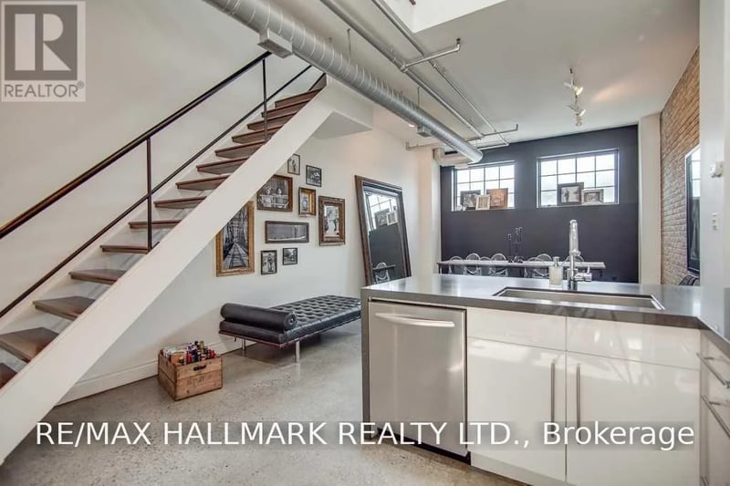 #7 6 Bartlett Avenue, Toronto (Dovercourt-Wallace Emerson-Junction), Ontario, M6H3E8, Toronto (Dovercourt-Wallace Emerson-Junction), Ontario — photo 1 of 5