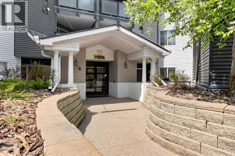10 Sierra Morena Mews Southwest, Calgary, Alberta, T3H3K5, Calgary, Alberta — photo 1 of 5