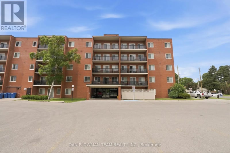 #204 131 Taunton Road East, Oshawa (Centennial), Ontario, L1G3T8, Oshawa (Centennial), Ontario — photo 1 of 5