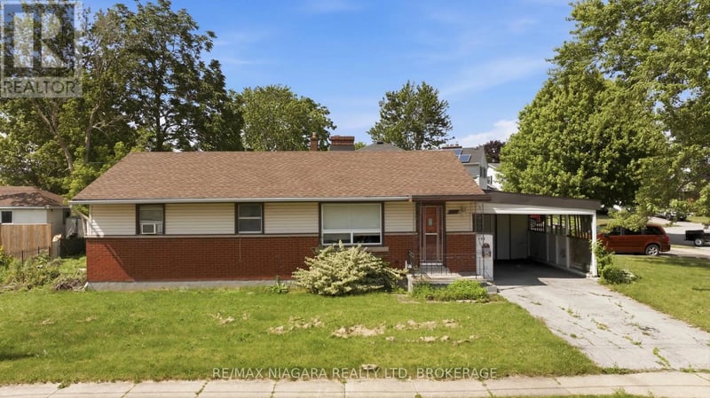 143 North Crescent, Port Colborne (Sugarloaf), Ontario, L3K2X6, Port Colborne (Sugarloaf), Ontario — photo 1 of 5