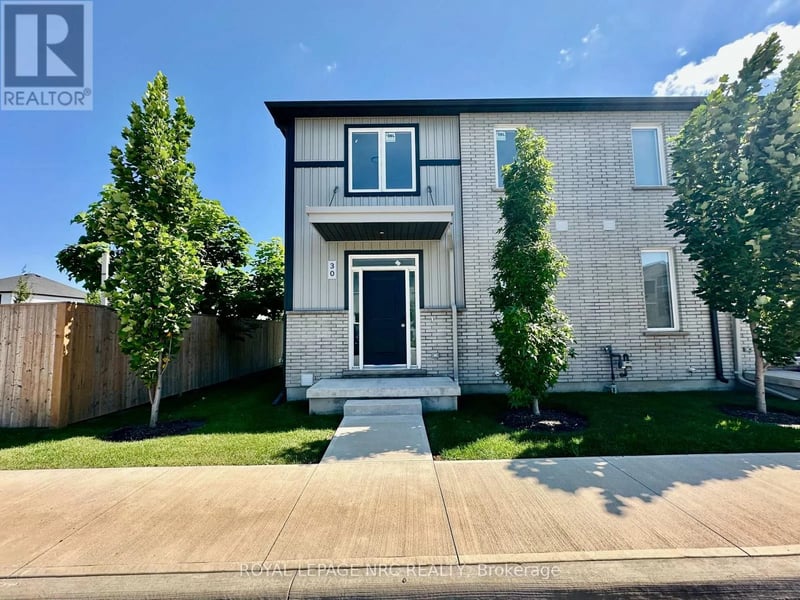 #30 121A Moffatt Street, St. Catharines (Oakdale), Ontario, L2P0G4, St. Catharines (Oakdale), Ontario — photo 1 of 5