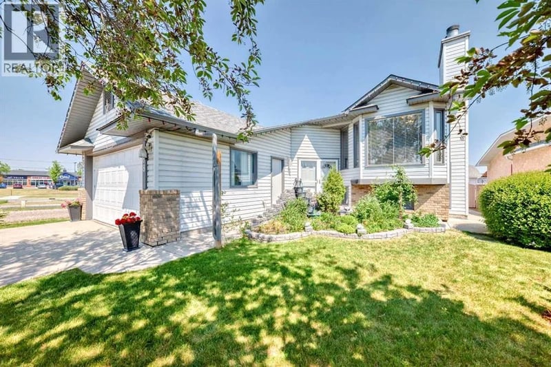 68 Harvest Oak Way Northeast, Calgary, Alberta, T3K3Y2, Calgary, Alberta — photo 1 of 5