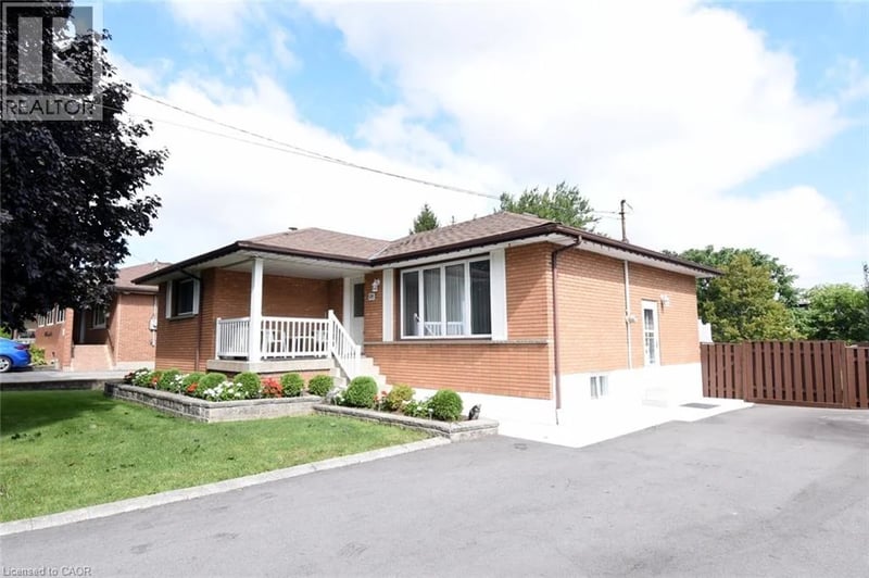 98 KENNEDY Avenue, Hamilton, Ontario, L9B1C7, Hamilton, Ontario — photo 1 of 5