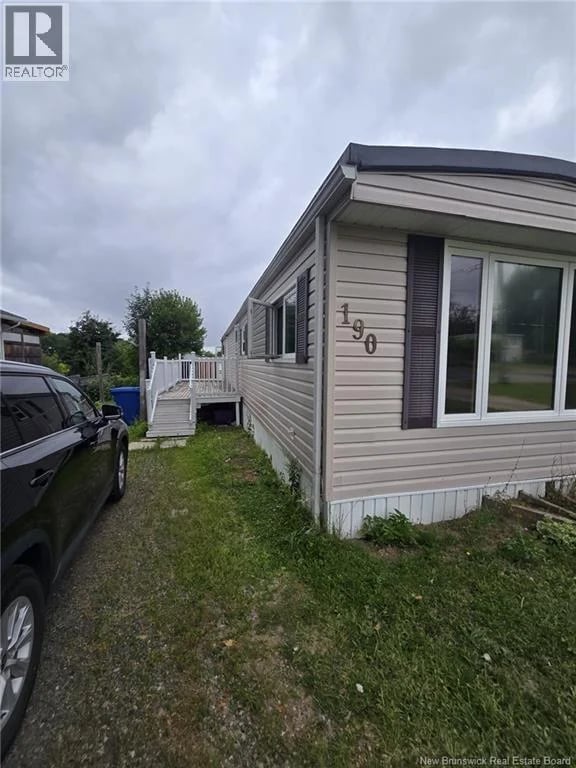 190 Lakeside Avenue, Bathurst, New Brunswick, E2A2S7, Bathurst, New Brunswick — photo 1 of 5