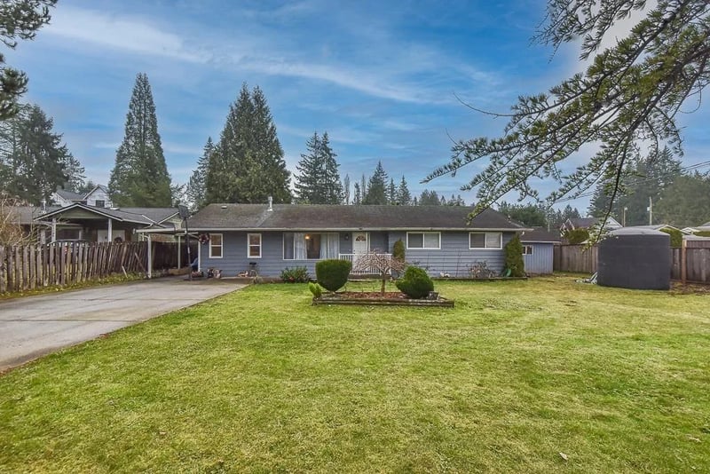 23740 FRASER Highway, Langley, British Columbia, V2Z2K8, Langley, British Columbia — photo 1 of 5