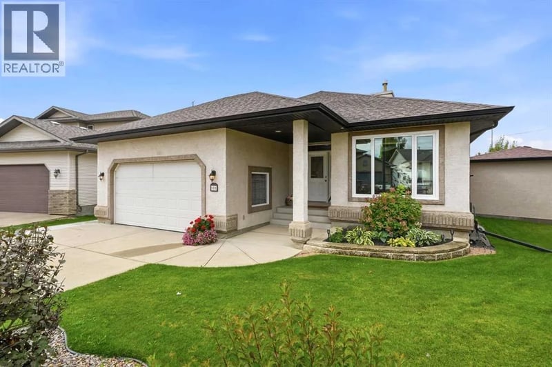 111 Adams Close, Red Deer, Alberta, T4R3C7, Red Deer, Alberta — photo 1 of 5