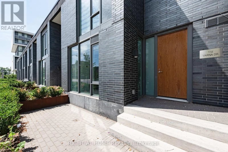 #101 118 Varna Drive, Toronto (Englemount-Lawrence), Ontario, M6A1N3, Toronto (Englemount-Lawrence), Ontario — photo 1 of 5