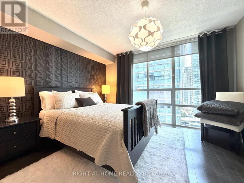 #2910 30 Grand Trunk Crescent, Toronto (Waterfront Communities), Ontario, M5J3A4, Toronto (Waterfront Communities), Ontario — photo 1 of 5