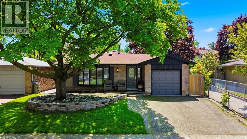 2306 DEVON Road, Oakville, Ontario, L6J5R4, Oakville, Ontario — photo 1 of 5