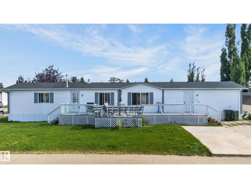 3136 Lakewood CR NW, Edmonton, Alberta, T5S2C5, Edmonton, Alberta — photo 1 of 5