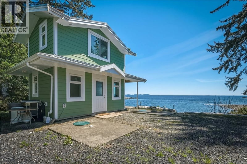 1006 Seventh Avenue, Ucluelet, British Columbia, V0R3A0, Ucluelet, British Columbia — photo 1 of 5