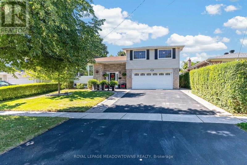 30 Metcalfe Court, Halton Hills (Georgetown), Ontario, L7G4N9, Halton Hills (Georgetown), Ontario — photo 1 of 5