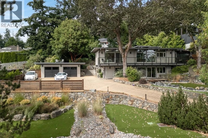 930 Kentwood Terrace, Saanich, British Columbia, V8Y1A4, Saanich, British Columbia — photo 1 of 5