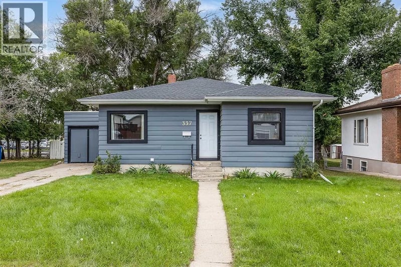 337 4 Street Southwest, Medicine Hat, Alberta, T1A4E7, Medicine Hat, Alberta — photo 1 of 5