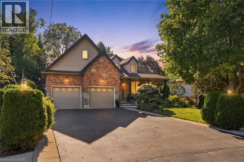 4 SUMMIT Drive, Waterdown, Ontario, L8B0E4, Waterdown, Ontario — photo 1 of 5