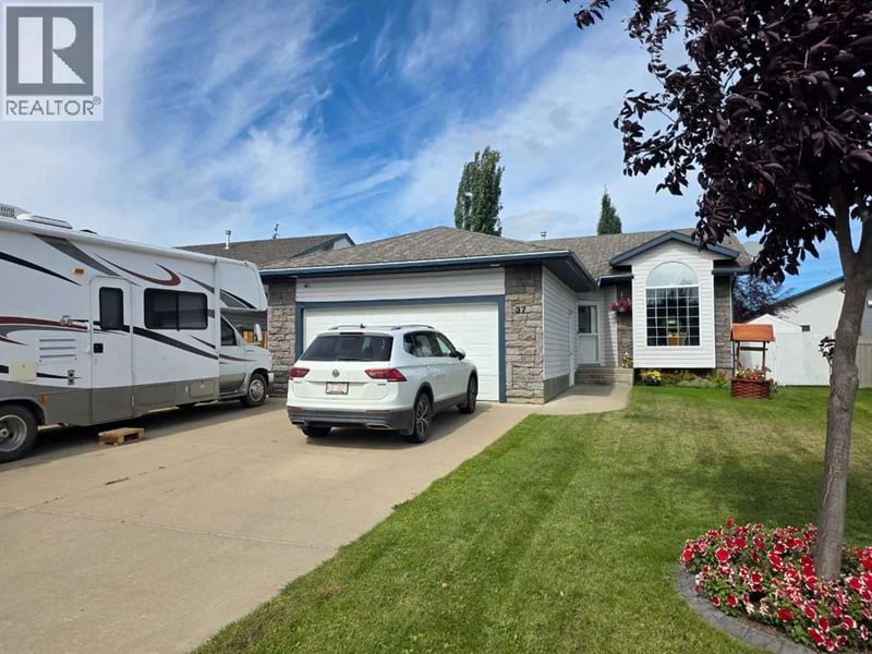 37 Pinnacle Crescent, Grande Prairie, Alberta, T8W2P6, Grande Prairie, Alberta — photo 1 of 5