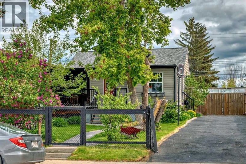 1834 42 Street Southeast, Calgary, Alberta, T2B1B5, Calgary, Alberta — photo 1 of 5