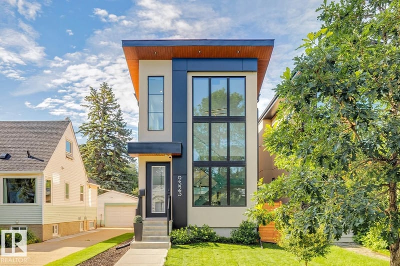9323 75 AV NW, Edmonton, Alberta, T6E1H3, Edmonton, Alberta — photo 1 of 5