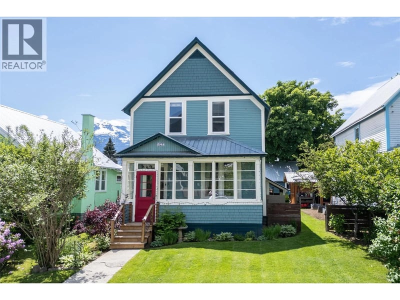 409 Third Street East, Revelstoke, British Columbia, V0E2S0, Revelstoke, British Columbia — photo 1 of 5