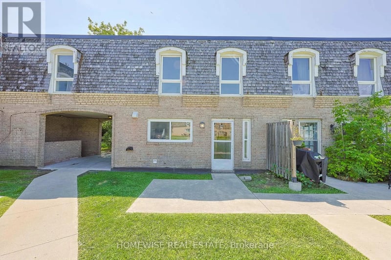 #24 1400 Winding Trail, Mississauga (Applewood), Ontario, L4X1W9, Mississauga (Applewood), Ontario — photo 1 of 5