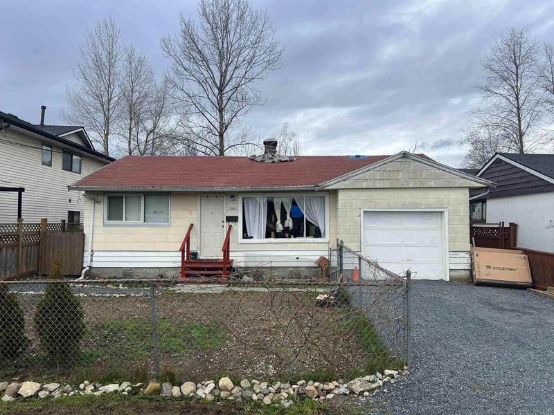 12875 114A Avenue, Surrey, British Columbia, V3R2N1, Surrey, British Columbia — photo 1 of 5