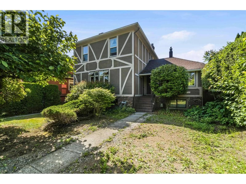205 FOURTH Avenue, New Westminster, British Columbia, V3L1N5, New Westminster, British Columbia — photo 1 of 5