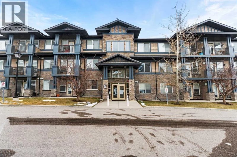 10 Panatella Road Northwest, Calgary, Alberta, T3K0V4, Calgary, Alberta — photo 1 of 5