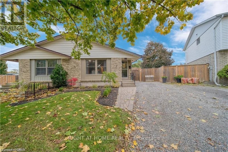 6 Bardadyn Court, St. Catharines (Lakeport), Ontario, L2N6R2, St. Catharines (Lakeport), Ontario — photo 1 of 5