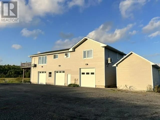 3327 Long Lake Road, Sudbury, Ontario, P3G1N4, Sudbury, Ontario — photo 1 of 5