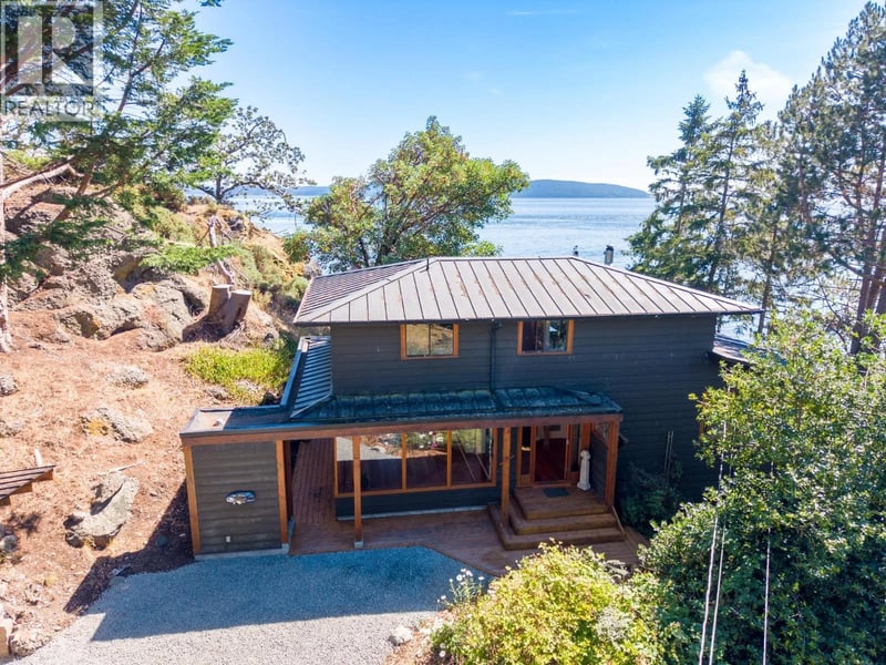 9919 SOUTHLANDS Drive, Pender Island, British Columbia, V0N2M3, Pender Island, British Columbia — photo 1 of 5