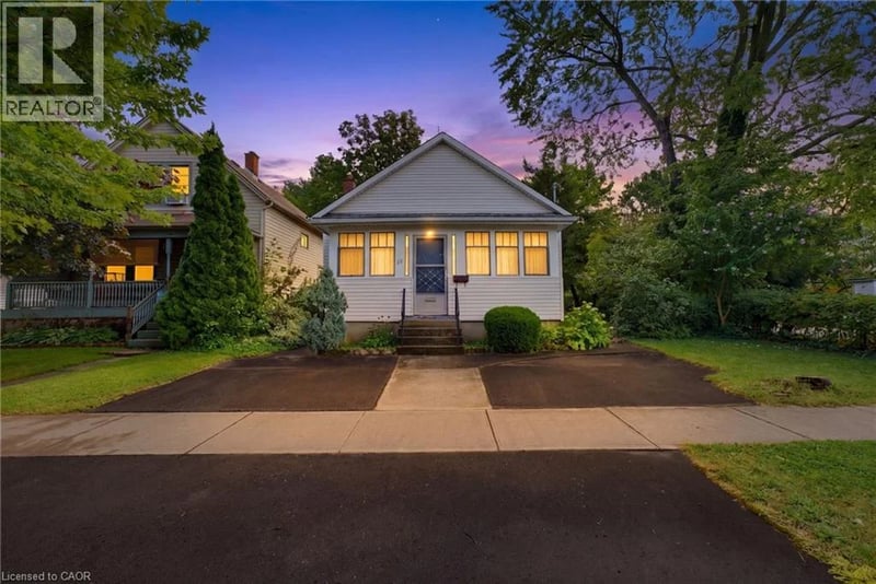 22 MILDRED Avenue, St. Catharines, Ontario, L2R6J1, St. Catharines, Ontario — photo 1 of 5